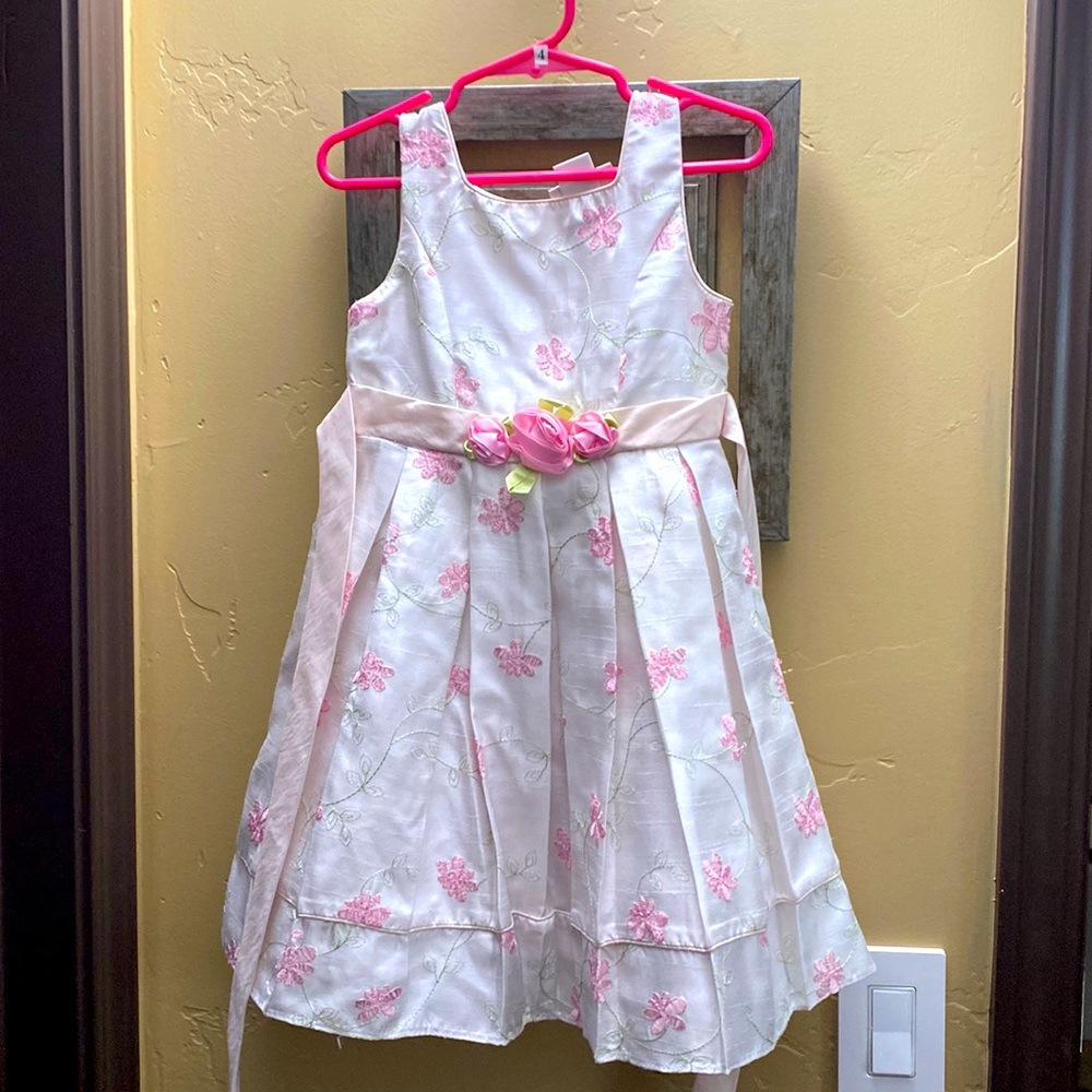 Cute little girls dress size 4